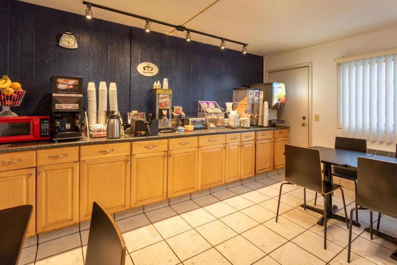 Hotel Super 8 By Wyndham Wooster Extérieur photo