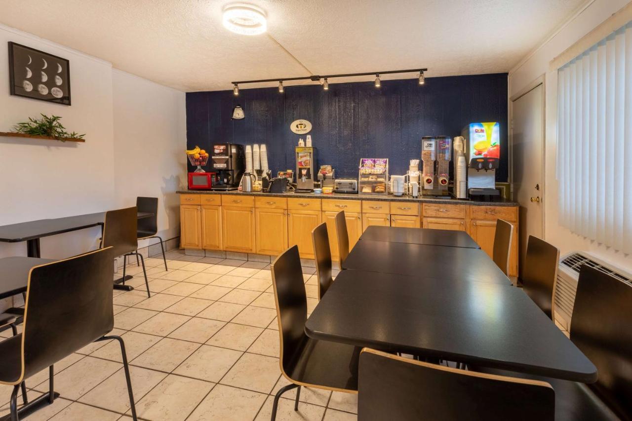 Hotel Super 8 By Wyndham Wooster Extérieur photo