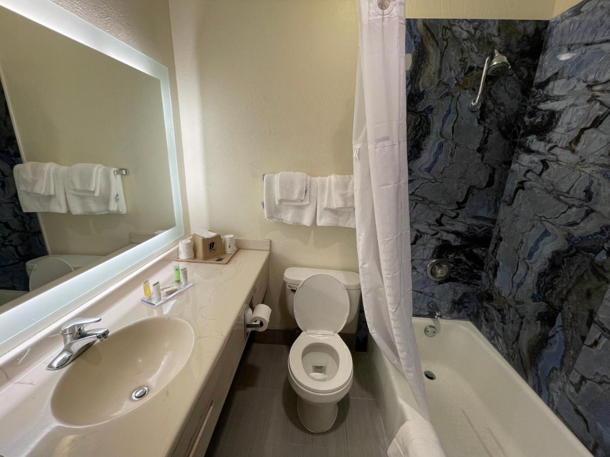 Hotel Super 8 By Wyndham Wooster Extérieur photo